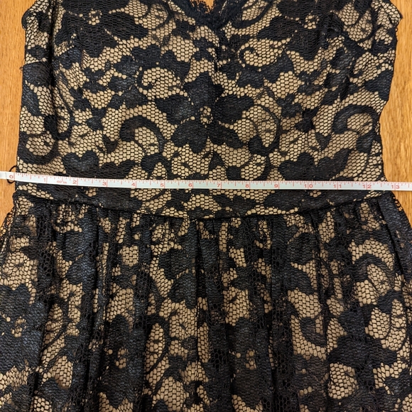 Black lace skater dress (fits like an 8) - Picture 2 of 5